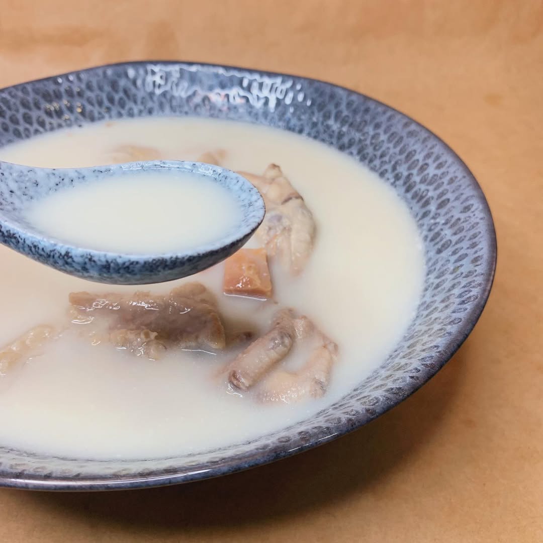 招牌生磨杏汁金腿白豬肺湯